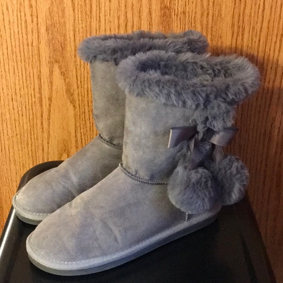 Girl’s gray Justice suede boots, slip-on with bow and Pom pom detailing, EC - Picture 4 of 5